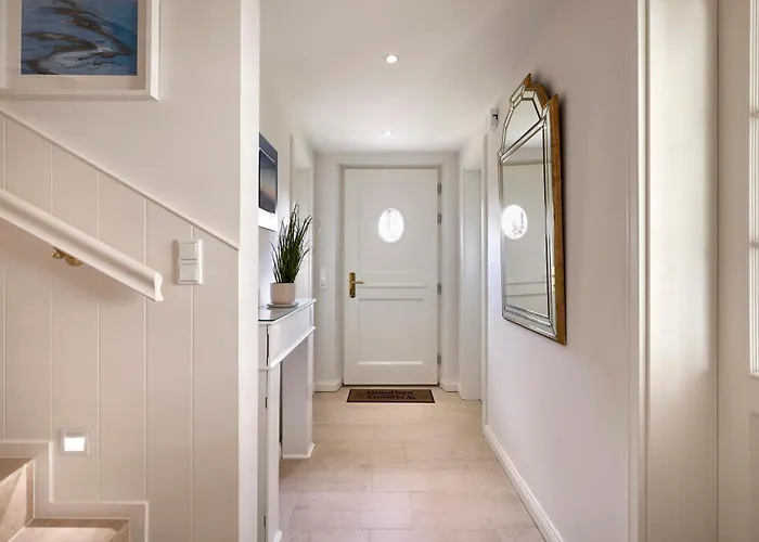 Hues Freesenborg * Oldsum