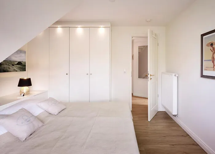 Hues Freesenborg * Oldsum